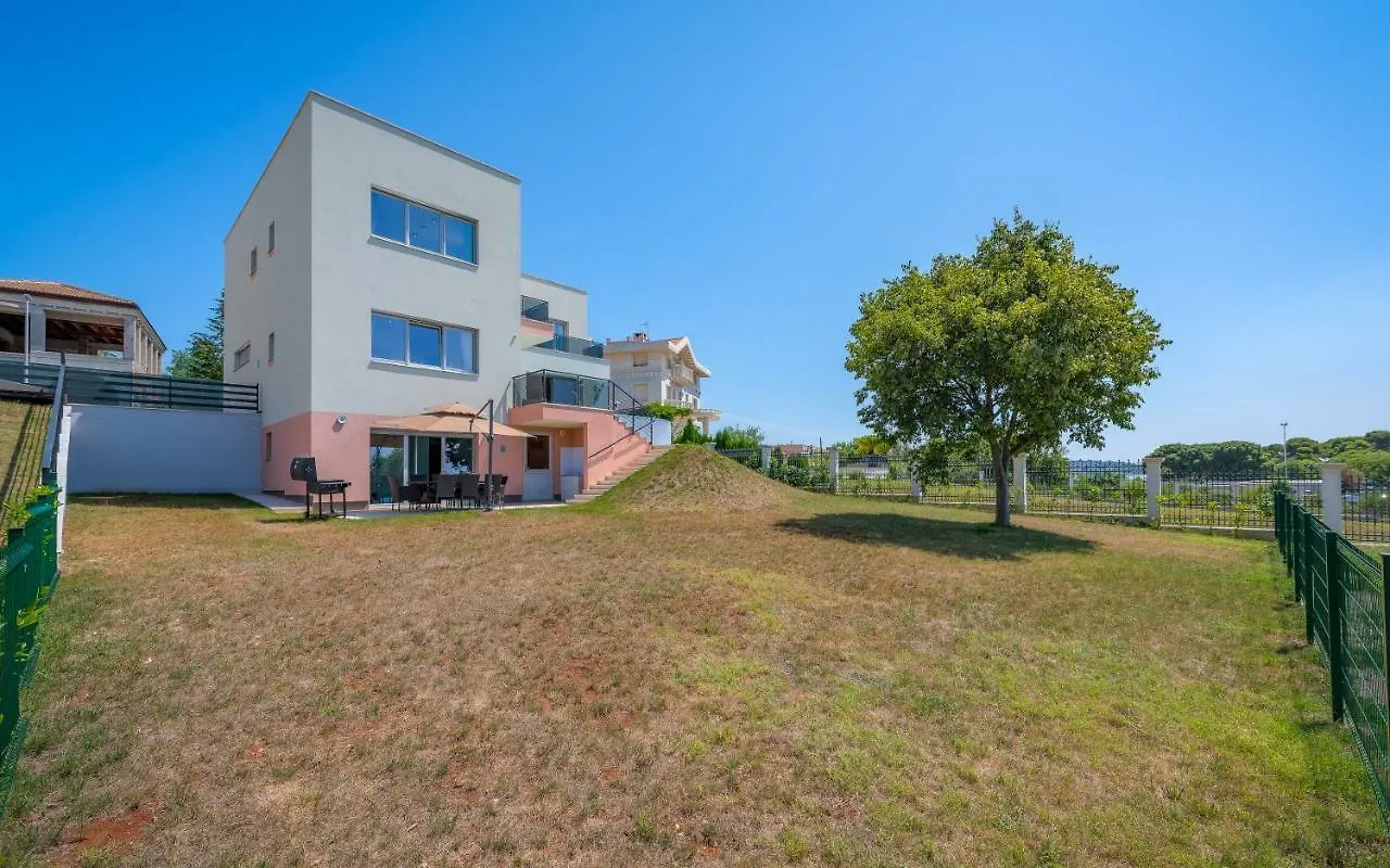 Villa Cedar