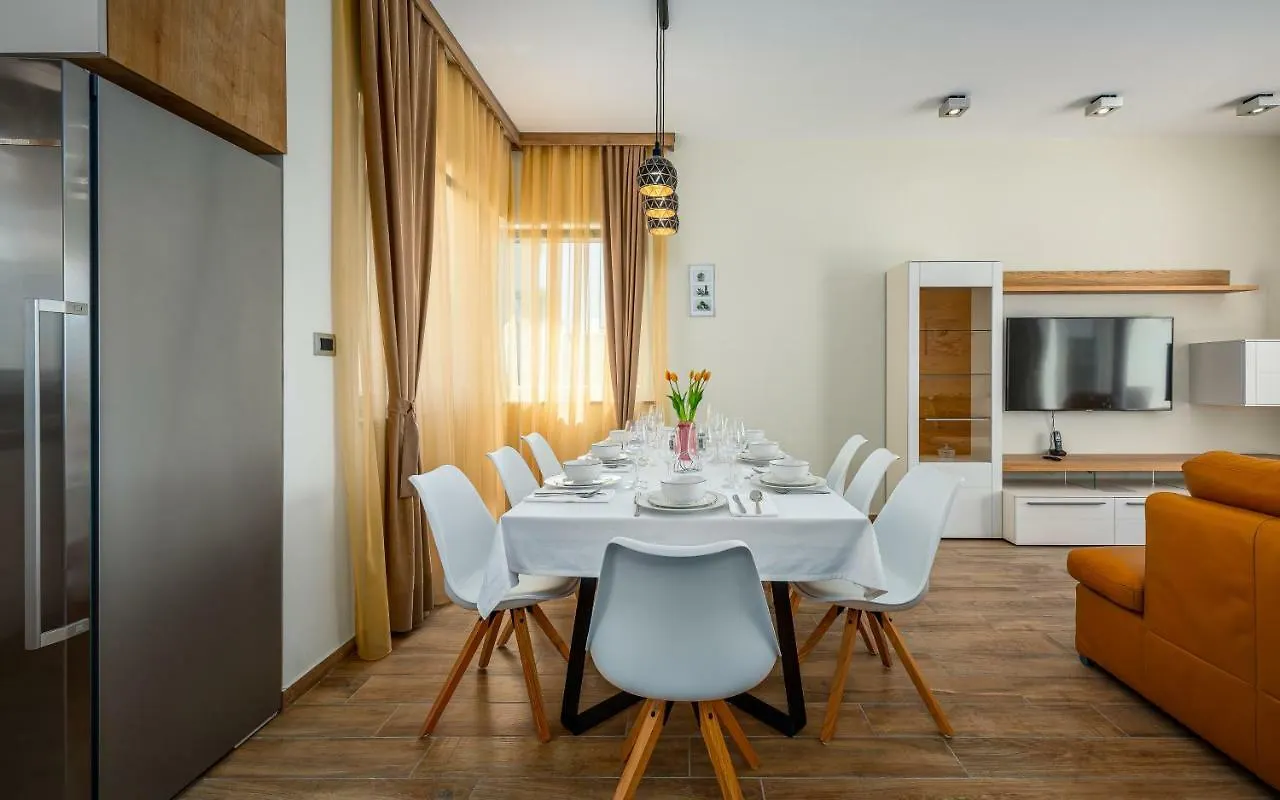 Villa Cedar 0*, Pula Croatia